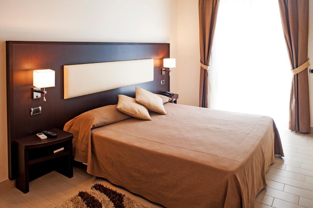 Hotel Welcome San Benedetto del Tronto Exteriör bild