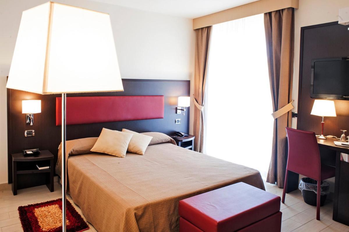 Hotel Welcome San Benedetto del Tronto Exteriör bild